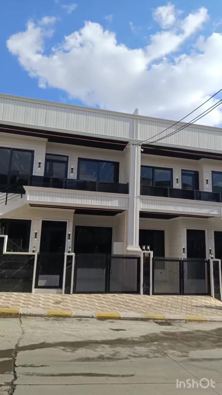 كؤد976
خانووی تازە دروستکراو بۆ فرۆشتن 

 [ ڕووبەری 150 م ، تاپۆ ]
پێشی 7 مەترو نیوە

سلێمانی ، ناوەڕاستی شار ، پشت ئامادەیی پیرەمێرد کوڕان لەجادەی چوارتای کۆن

ڕووەو کەرکوکە

 کۆڵانی 15 مەترییە .

  دوو قاتە بۆ دوو ماڵی جیاواز:

 هەر قاتێکی پێکهاتووە لە { هۆڵ و مەتبەخی کراوە ، مساعد مەتبەخ ، دوو نووستن ، مشتملات }.

 نرخ/
***********

#happymonday #بەنرخێكیی #زەوی_بۆ_فرۆشتن
