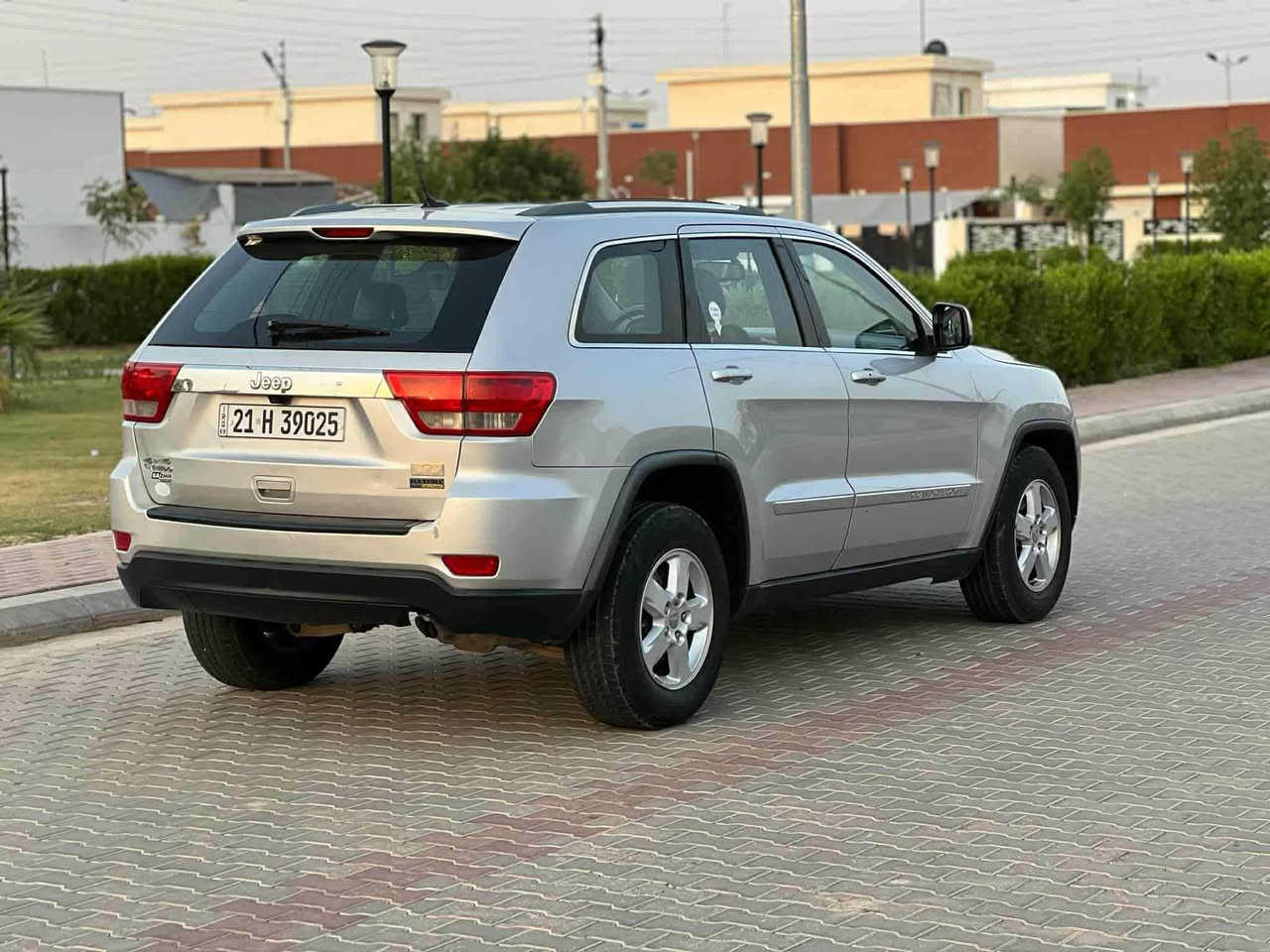 جيب لاريدو 2012 كندي لمتد فول بصمة تشغيل عن بعد سلايت 4x4 كشنات جلد كشنات كهربائي شاشة كامرة بردة خلفي حساس تحكمات مانع انزلاق تحديد سرعة ماشية ١٠٠ ميل سنوية ورقم سليمانية و باسمي بيه ٣ قطع و نص فقط كلير بدون ضرر بدون معجون بدون ايرباك سيارة جاهزة محرك و كير و تبريد و كهربائيات و صدر كل شرط سعر ١٣٨$ بيه مجال *********** خناقين, ديالى
