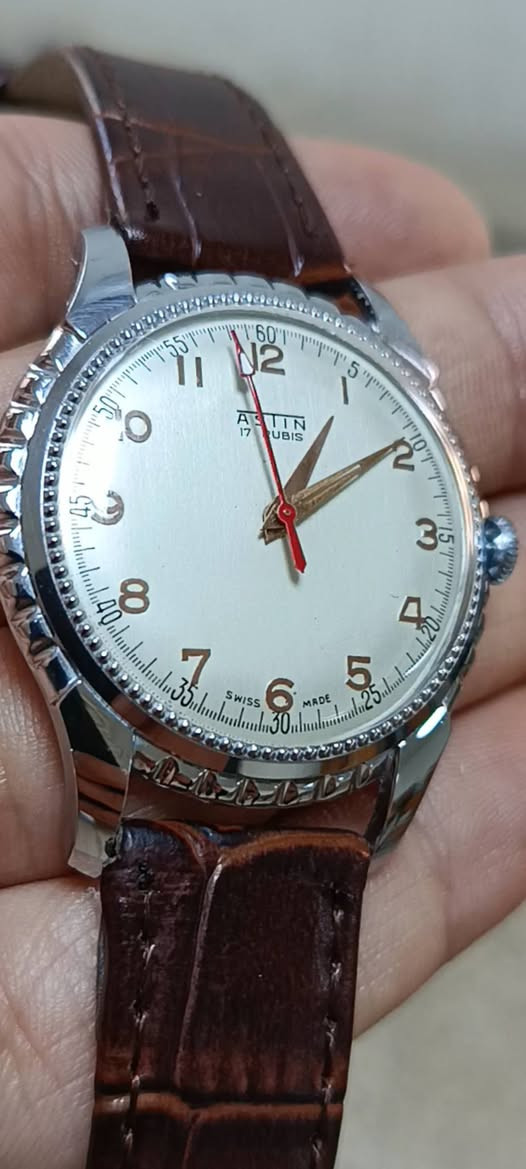 لعشاق التميز و القطع النادرة 
ساعة استين نصب تكويك سويسري 
انتاج الخمسينات نظافة ممتازة
الاطار دزاين مختلف (اسنان القرش)
قطر 37 ملم
مينا زيرو بتفاصيل خلابة
جمال الأرقام العربية
مصنوعة بالكامل من الفولاذ المقاوم الصدأ(ستاين ليس ستيل)
دقة عالية 
السعر 125 الف


**إذا كنت صاحب هذا الإعلان وتريد حذفه لأي سبب، رجاءا أرسل رسالة إلى الدعم الفني**