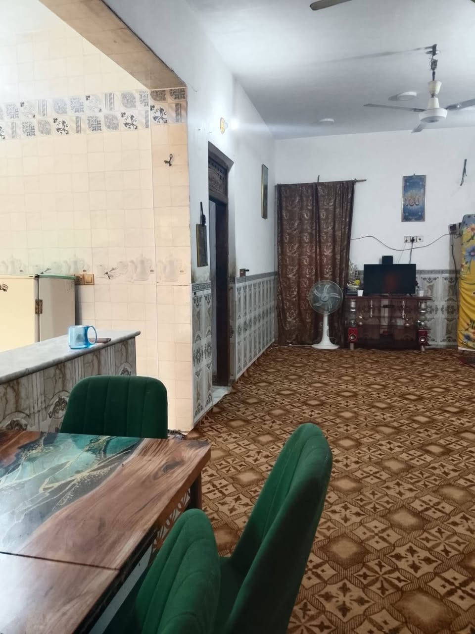 للبيع بيت بناء عكادة المساحة 218 م واجهه 10 متر غرفتين وصاله ومطبخ  وبراني ومجمع صحيات حي الأمين الأول متوفر كافة الخدمات للاستفسار الاتصال على الارقام ***********
***********
للاستفسار اكثر مراجعة مكتب الساقي للعقار حي الجامعه قرب شارع 20
