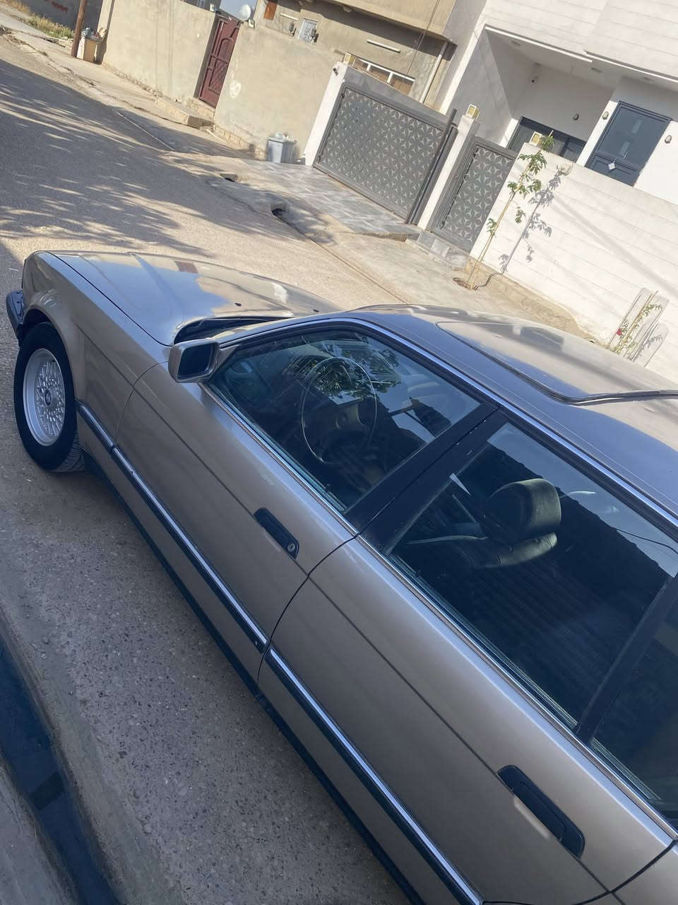 سلام عليكم مراوس مع كولونك
2002 الى 2007 شرط مرقم اصولي 

تفاصيل السياره  موديل 91   حجم 740   V8 

بيها نواقص اتصل بيه وتدلل افهمك تفاصيلها

مكان السياره كركوك 

***********
