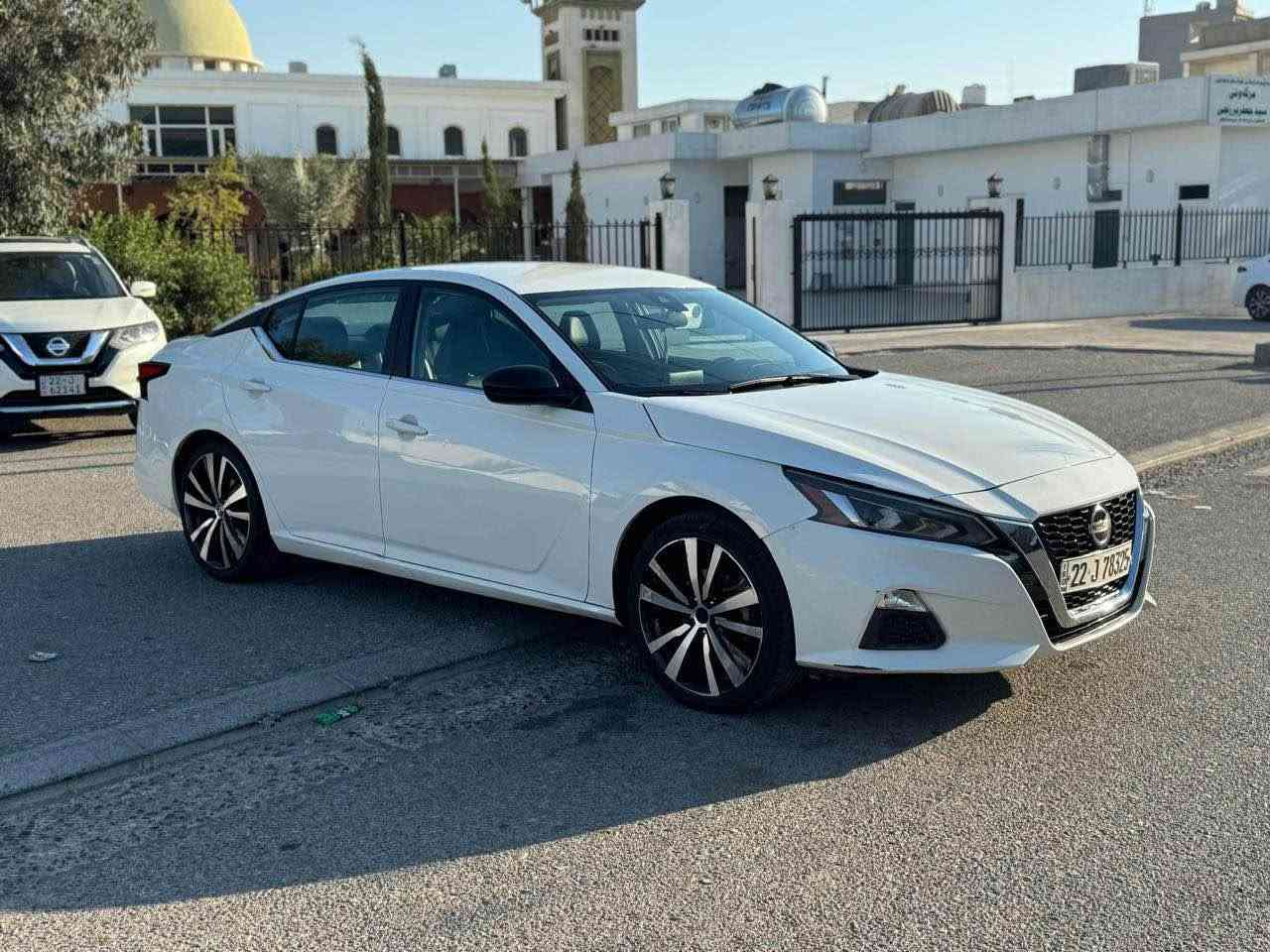 Nissan Altima 2020 SR 
 ئالتیما فول مواسەفات تەنها سلایدی نیە ٣ پارچەی هەیە جاملغی سایاق دەرگای سایاق و جاملغی لای سەکن دەرگای سایاق تۆزەک ژورێی گرتیە ئێسرباگ تەنها شانی تەقیە زۆر زۆر پاکەو دینار مەسروفی نیە 

رەقەم مۆبایل *********** whatsapp بۆ پەیوەندی.. أربيل, العراق
