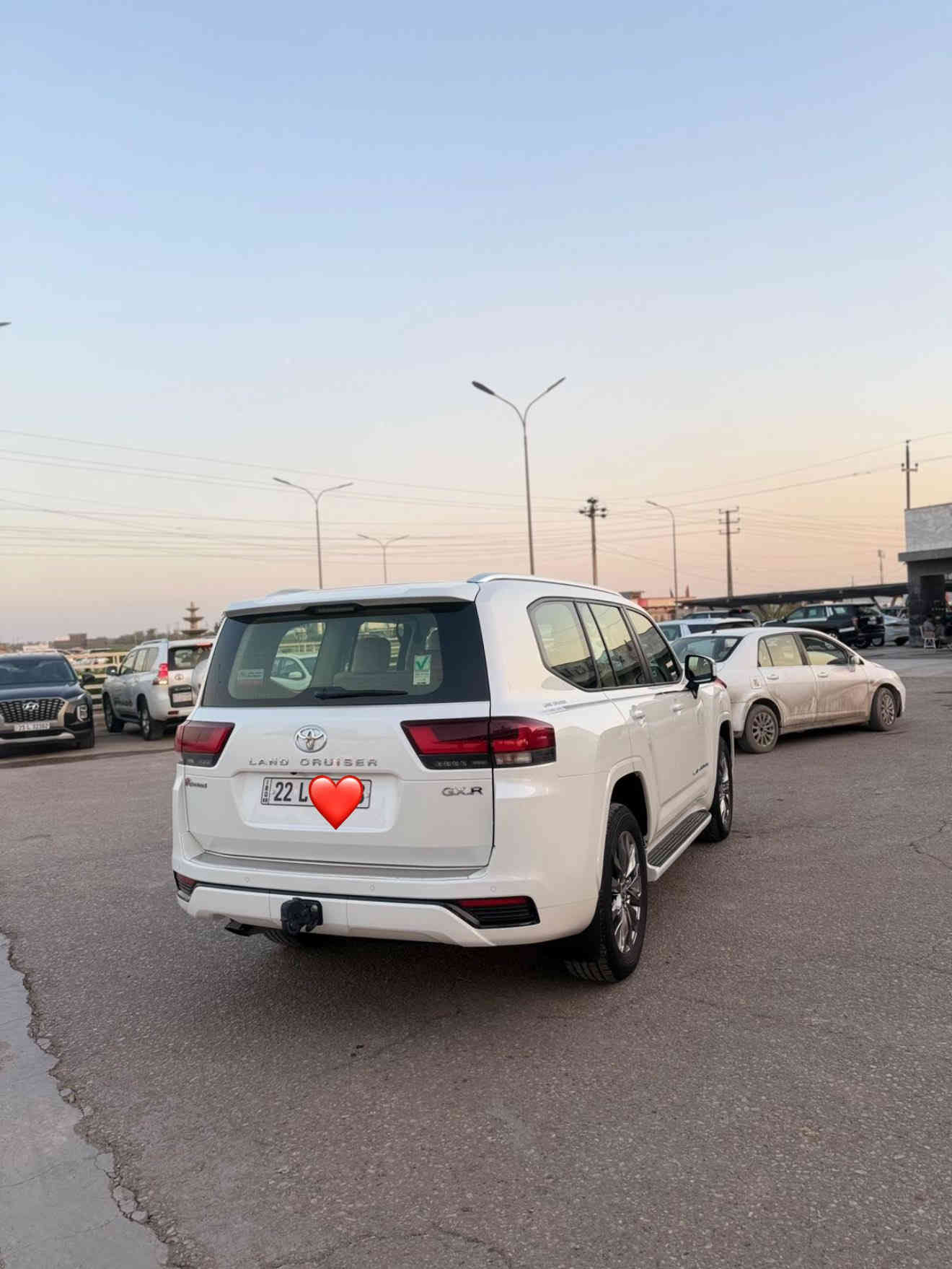 سلام عليكم 
للبيع لاندكروز موديل 2024 مكفولة كفالة عامة من كلشي 6سلندر 4000
مواصفات السياره 
فتحة سقف 
جنطة كهرباء 
كراسي جلد 
كراسي كهرباء 
شاشات تطبيق اصل 
3 شاشات 
كراسي تدفئة 
كراسي تبريد 
لايت زنون 3 عدسات 
كشاف لايت 
زراك لايت 
3 قطع تبريد 
جامات تصعد وتنزل كهرباء اوتو 
مري كهرباء وشفط 
نضام SPORT
نضام OTOhold
نضام صعود الجبال 
نضام المنحدرات 
داخل جلد بيجي 
بك لايت LED 
كامرات خلفية وامامية 
حساسات أمامية 
حساسات خلفيه 
سياره جديدة حيل
مكان السيارة صويره
السعر المطلوب 735 وبيها مجال 

***********
***********
