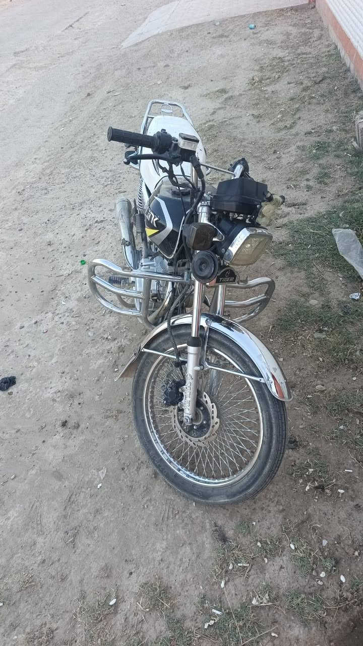سلام عليكم دراجه للبيع تايكر مديل 2022كلشي ما ناقصه محرك ما مفتوح كله شرط نص دفره يشتغل كله بلادي ما مبدل بي شي حته درع بي نشرات بي سعر400 بي مجال للشراي اتصل ع رقم***********
