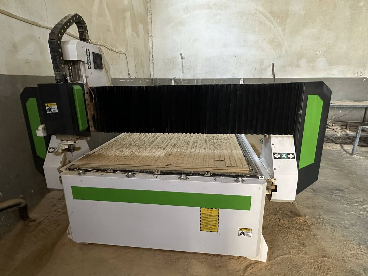 السلام عليكم
مكينه cnc للبيع 
حجم ٢٤٤/١٢٢ مع ماطور شفط
مكينه جدا نظيفه كما موضح بلمنشور 
السعر ٥٠ ورقه
للاستفسار ***********
