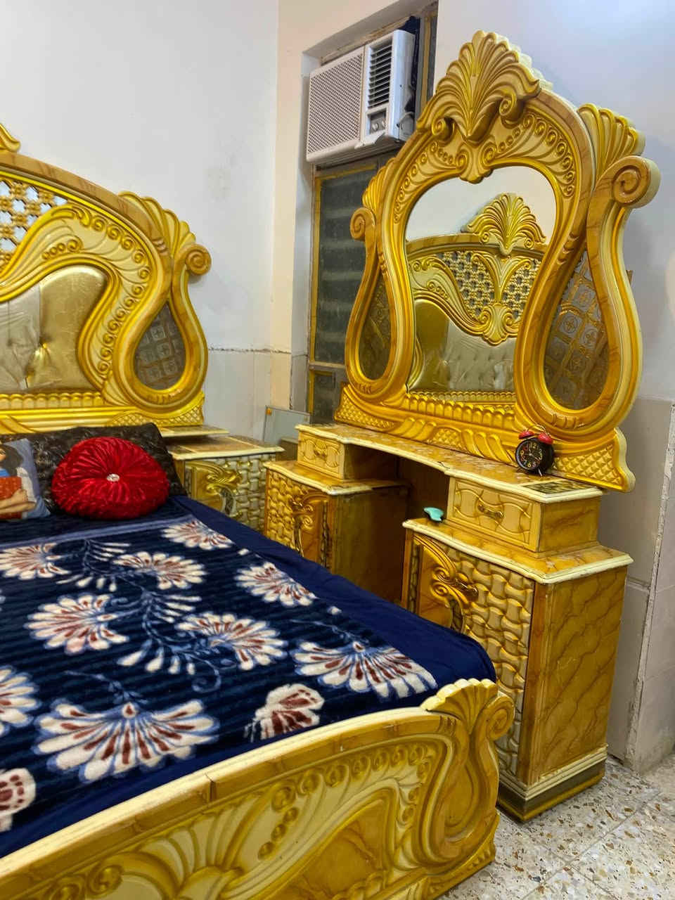 غرفه النوم للبيع صاج عراقي
مستعجله على بيعتها 
السعر ٦٠٠ وبيها مجال الاستفسار الاتصال على الرقم ***********
