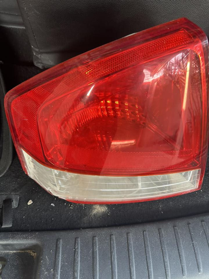 للبيع كلشي ما بي بس هذا الكسر الي موضح بالصور الاستفسار ع الرقم ***********
