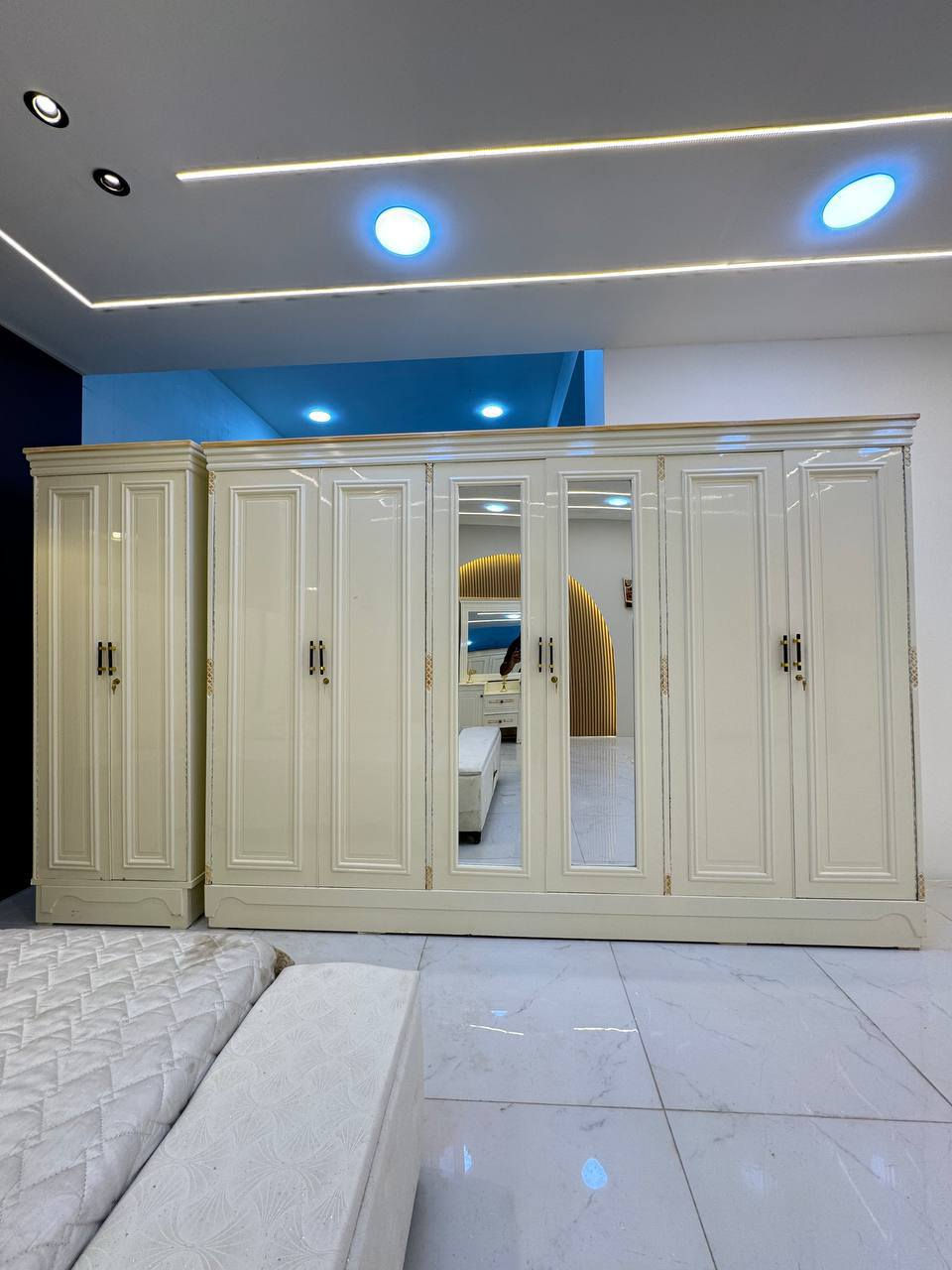 متوفر الان موديل جديد ..
 

غرفه نوم داخل معاكس خشب 3 ملم
خارج تحفير sns انديف 5 ملم

الصبغ حراري درجة اولى

6باب  متكونه من 9قطع

زاويه تصميم كنتوري بارتفاع الكنتور

السرير بلاويد اسود 6ارجل

قياس الكنتور ارتفاع 2.40 وعرض 3.20


**إذا كنت صاحب هذا الإعلان وتريد حذفه لأي سبب، رجاءا أرسل رسالة إلى الدعم الفني**