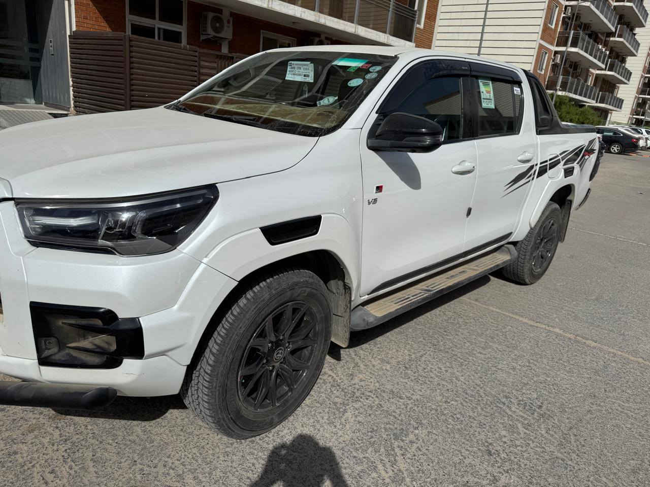 السلام عليكم هيلوكس 2023  V6
مكفوله 
سياره جديده باسمنه فول مواصفات
مكانها الحريه الدولعي 
السعر 410$
للاستفسار ***********
اني مكلف بل نشر
