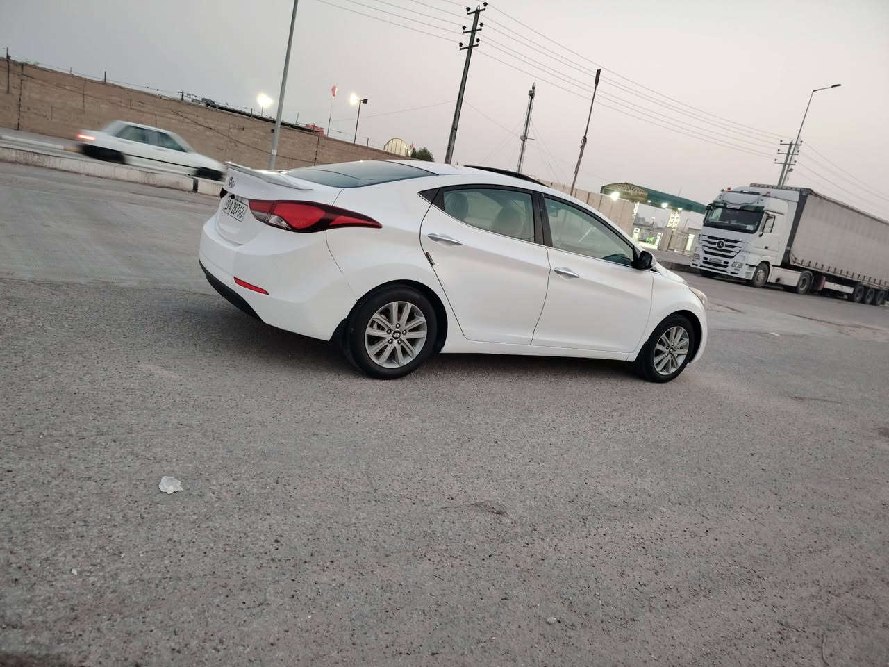 السلام عليكم سياره نوع النترا موديل 2015خليجيه فوول واحد ع واحد كفاله عامه مكينه وكير وحداديه وتبريد وتخم تاير كفاله العنوان كربلاء السعر 128 وبيها مجال بسيط رقم الهاتف ***********
