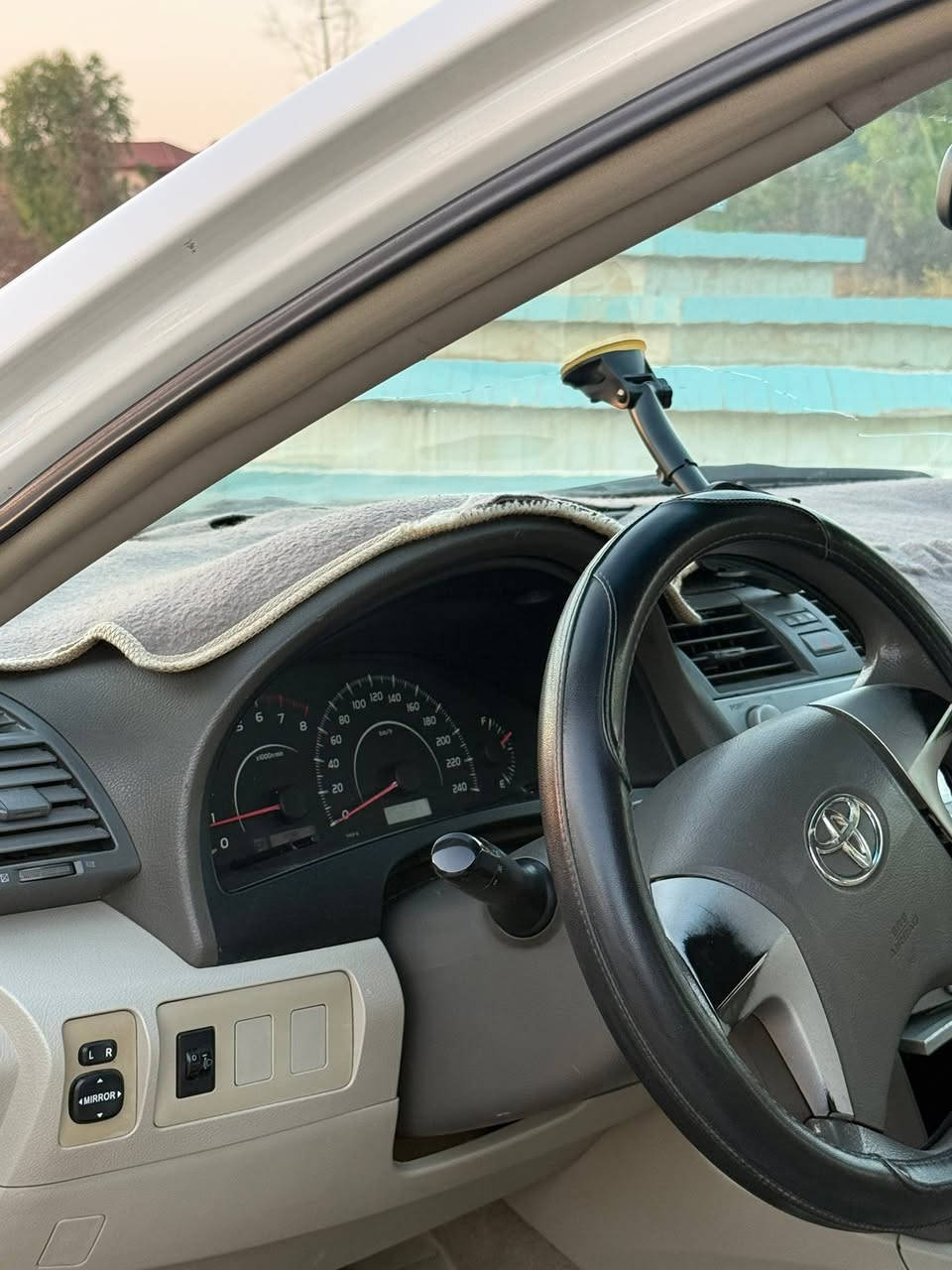 السلام عليكم
كامري ٢٠١١ خليجي 
مواصفات GLمعروفه
السياره مكينه كير تبريد كهربائيات كلها بشرط
الصدر جديد 
تايرات جديد
باتري جديد
مابيها دينار مصرف و سيارة احلى من الصور 
ضرر بيها جاملغ امامي و نصف جاملغ خلفي بدون دواخل بدون ايرباكات بشرط 
ماشية ٢٨٠ كيلو 
سعرها ١١٥ و ماكو هيج سعر بكل السوك بهيج نضافة 
رقم الهاتف ***********
مكان السيارة كركوك
