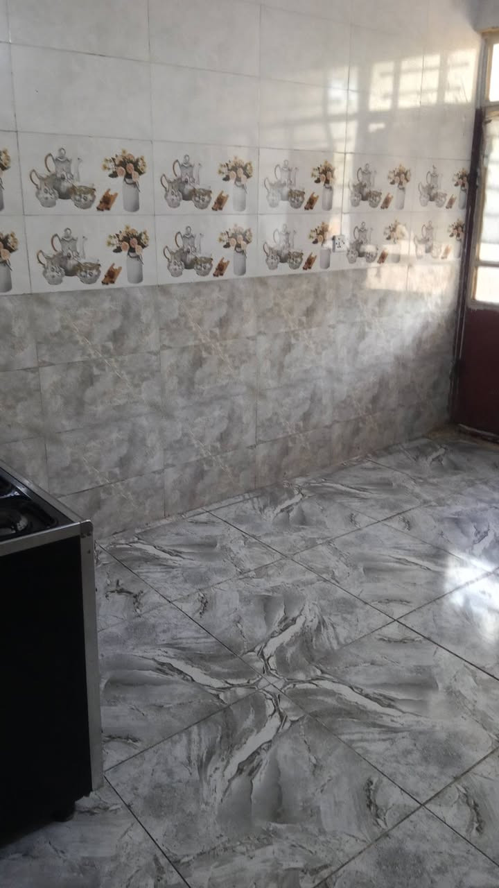 السلام عليكم بيت للبيت عل مشروع مال مراسمه قرب جامع الرقيب مساحه البيت هوه والقطعه 345 سنه البناء 2016
الواجهيه 14ونص والنزال 24
البيت بي غرف ثنين 
نقصه بس ستاره وتطبيك كاشي للغرفتين 
للاستفسار 
‏‪0784 140 5715‬‏
