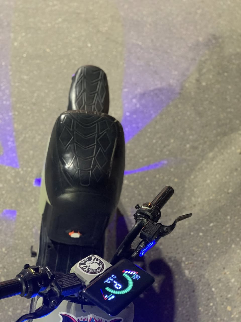 يا الله سلام عليكم دراجة R9 جديدة اللة شاهد علي بس ستان نص و أشارا دراجة كلش حلوا سعر 350 وبيهة مجال مكان البصرة قرب سيد عدنان رقم ***********
