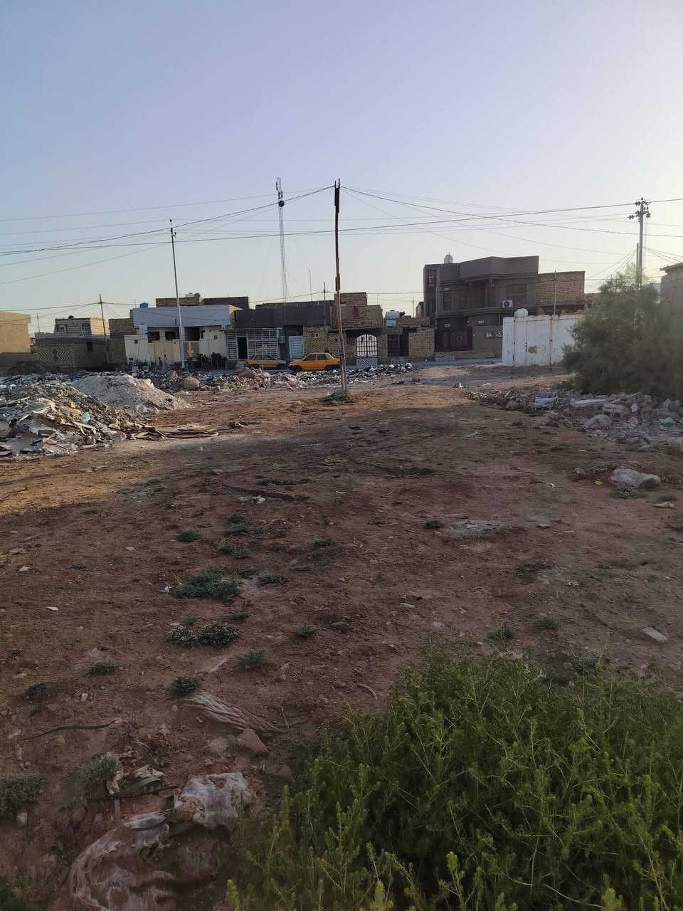 السلام عليكم عرصه زراعي 200 متر كدامهه فضله جبيره الديوانيه حي الشرطه كامل خدمات وتبليط مقرنص بلباب السعر 10وبيهه مجال بصيط***********
