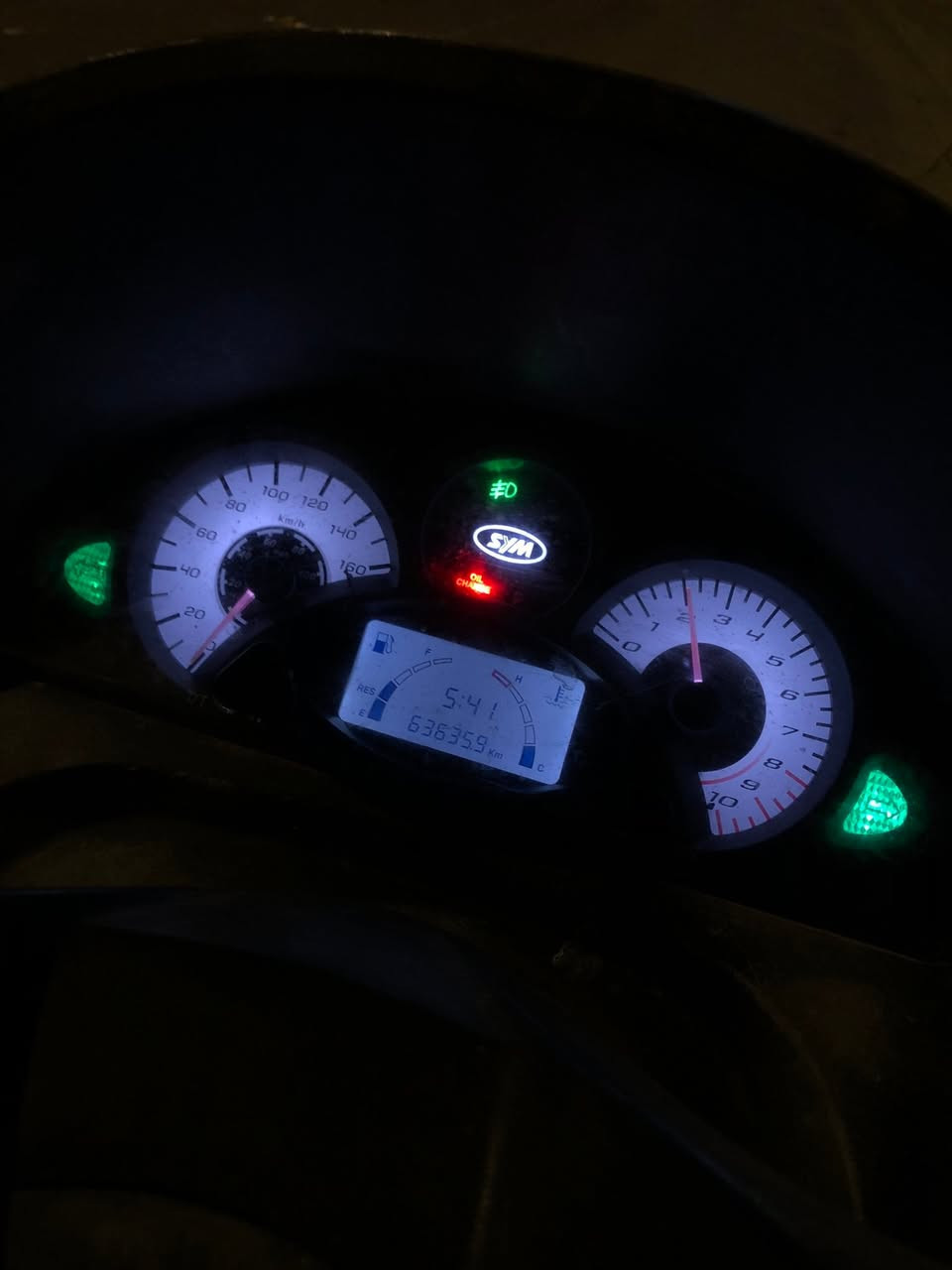 ب 200 الف فقطط

سايم Rv محرك 250cc

دراجة حلوة وكاعده كلش نشطة 
كهربائيات كلهة شغالة كيج حماوة وكيج سرعه اشاير والدبل اشارة انارة عالي وناصي والهورن حرفيا كلشي شغال

عندك فقط التاير الامامي ممسوح يرادلة تبديل ويرادلهة تدوشم للكشن

الدراجة مكفولة من سرقة 

مكاني الرمادي الثيله مقابل مستشفى صدام 

مصطفى الراوي // ***********

شراي اتصل
