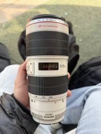 عدسة 70/200 اصدار ثاني دبل ستبلايزر فتحه 2:8 خلل صورك مغوشة طايحه مني ...