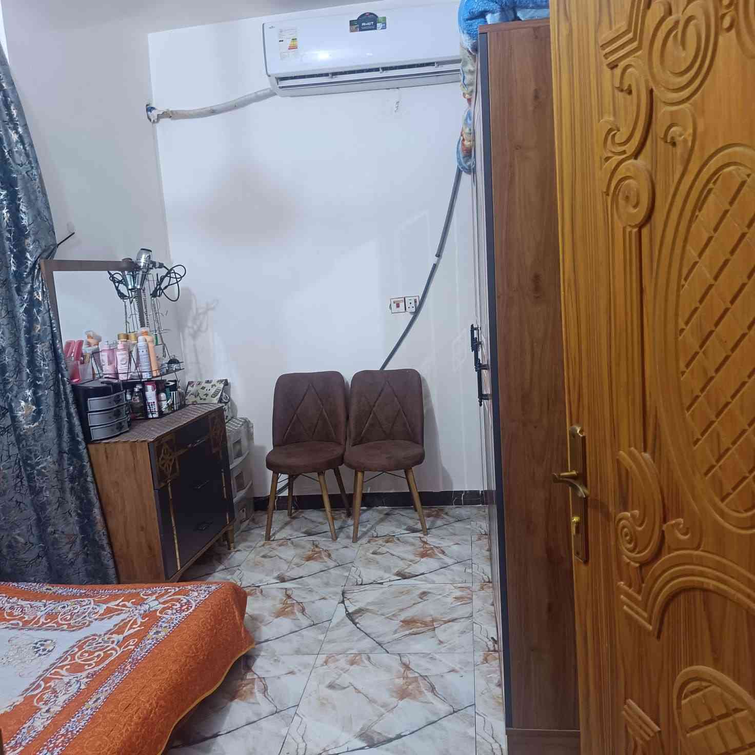 سلام عليكم للبيع مساحته 50 متر طابقين كربلاء خلف الفيزا التركية حي الاخلاص ***********
