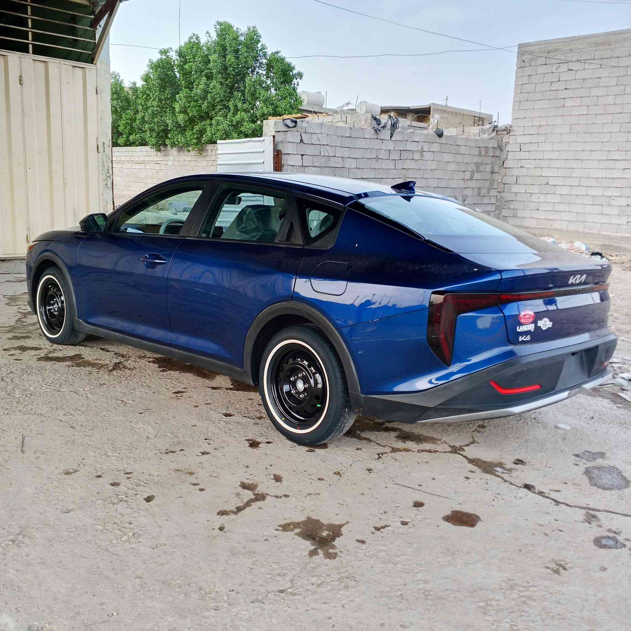 سلام عليكم k4 للبيع موديل 2025 وارد امريكي نص فول أمبدل بيهة بنيد وجوملغ جهة يمنى ماشيا 6الاف  بدون رقم المكان بغداد رقم الهاتف *********** سعر 140 وبيهة مجال
