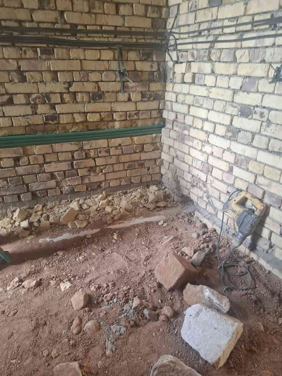 عدنااا بيوت جاهزه للبيع بل تقيه ثالثه قرب مازن البنجرجي ١٠٠ متر طابقين مسلح عالي عن شارع بناء طابوك مسلح ٣ غرف نوم صالتين ستقبال مطبخ حمامات ٣ بناء ٢٠٢٦ شراي نتصل ***********
