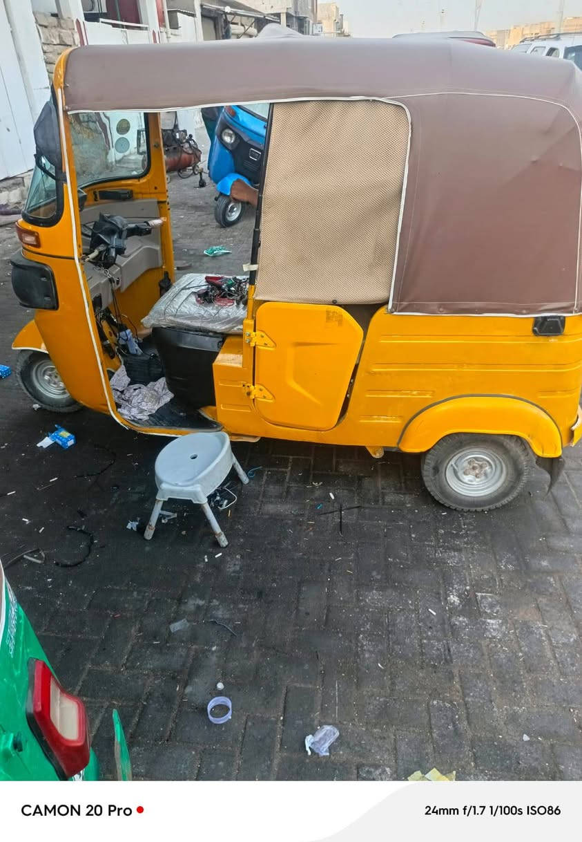 *🛺 فرصة ذهبية - توك توك للبيع موديل 2018*  
*📍 المكان*: البصرة - الحيانيه  

*✨ المواصفات والمكينة:*
- *المكينة مجففة تجفيد شركة* ومشدودة شد نظيف
- نظيف وحلو وما بيه نقص
- كهربائيات جديدة بالكامل***********
- تاير جديد ومشدود
- *منها للشارع، توك توك جاهزة تشتغل هسه*

*💰 السعر*: 6,000,000 دينار  
*🤝 بيه مجال لأهل النية والشراية الجادة
