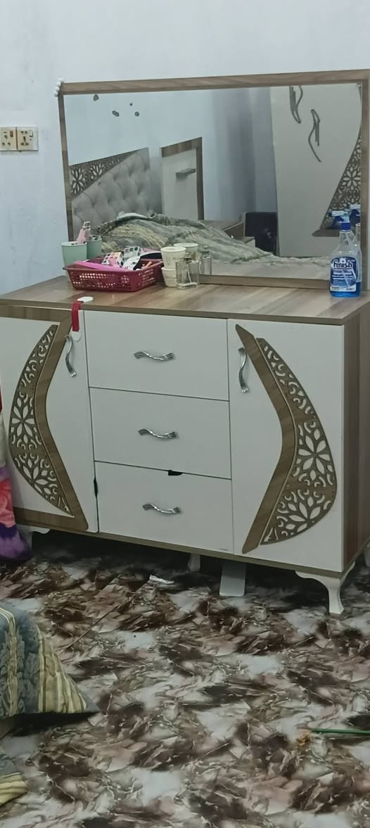 غرفة اخشاب تركي للبيع ***********
