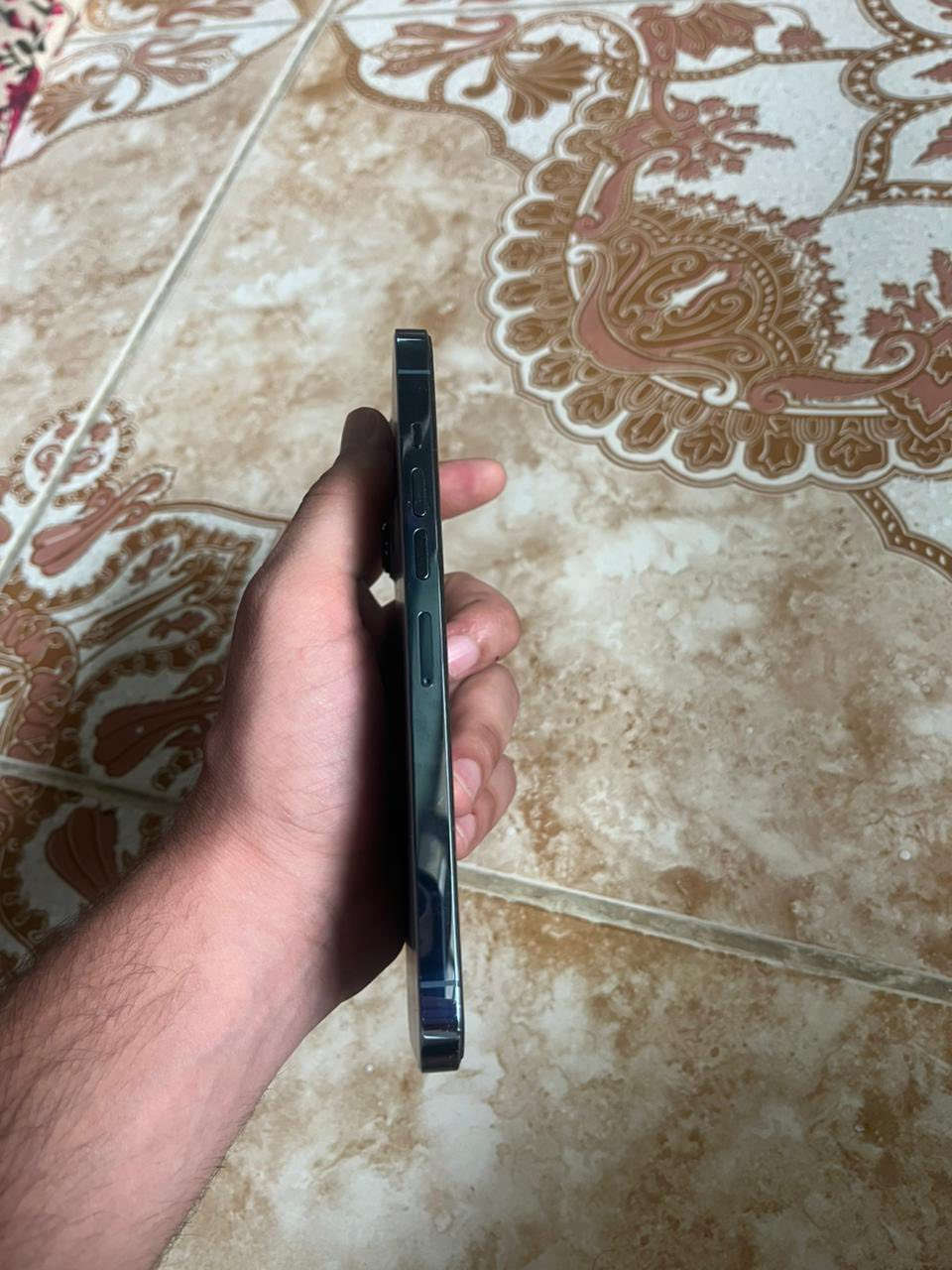 اخوان عندي ايفون ١٣ بروماكس مبدله شاشه اصليه ٣ خيارات وكذالك بطاريه اصليه كلش زينه ذاكرته ٢٥٦ نضافة الجهاز ٨٠ بلميه خالي من الخدوش والكسور بسعر٤٥٠ هاذ رقمي ***********
