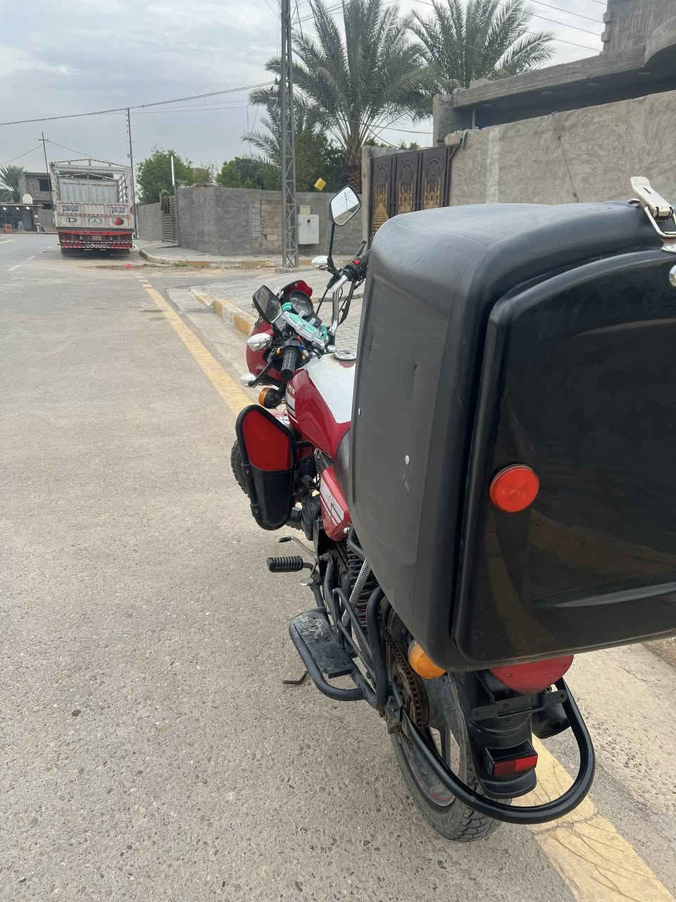 كلها شغاله كهربائيات محرك كير دشبول بيها زنون مرتبه الدراجه إلى آخر حبايه
دايون موديل 21 
أوراق كامله أصوليه 
سعر 1100 مليون ومئه الف مكان بغداد 
ملاحضه الدراجه بدون صندوك 

‭+964 787 988 8151‬
***********
