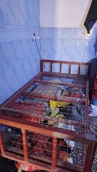 سرير حديد قوي عرض متر ونص للبيع السريع مستعجل عليه  07804058800 للتواص...