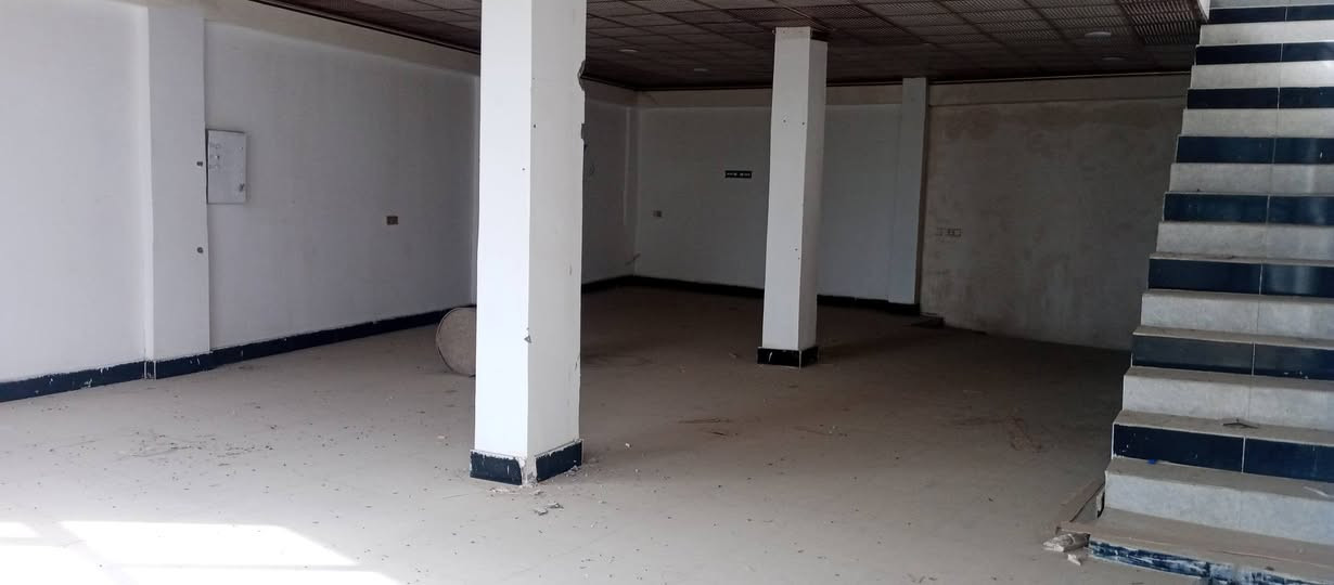 السلام عليكم طابق ثاني قاعة مفتوحة للايجار العلوان شارع خريسان قرب قنطرة خليل باشا فوق شركة أجنحة الصافات للحج والعمرة الإتصال على الرقم ***********
