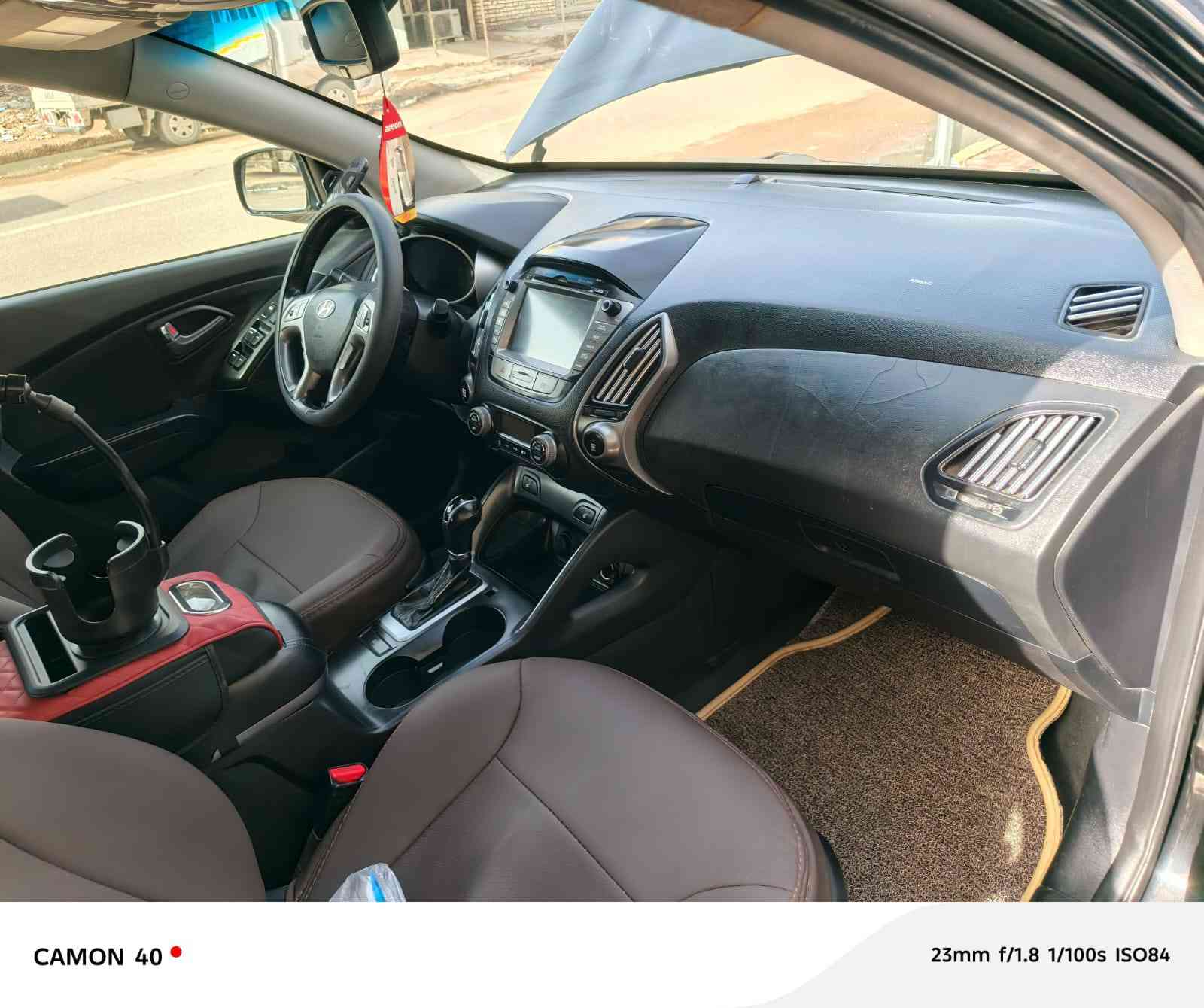 السلام عليكم
توسان 2014.  وارد امريكي رقم بغداد بأسمي. فول مواصفات 1/1. لمتد
بصمة تشغيل
بصمة ابواب. وصندوق
شاشة بلادية. كاميرا 
جلد قرميدي بلادي
ومغلفة جلد قرميدي. درجة اولى موضح بالصور
كراسي كهرباء
بانوراما طگتين
مري شفط
لدات امامي خلفي
زنون عالي ناصي
تدفئة كشنات
ماشية 140 الف حقيقي
محرك 2400GDI. 
گير محرك حدادية كفالة
تبريد قطعتين.
تحكمات جهتين
فور ويل
حادثها وسونارها موضح بالصور
السعر 129. بيه مجال قليل.
مكاني بابل. /ناحية الامام /  منطقة الامام. علي بن الحسين.
***********
