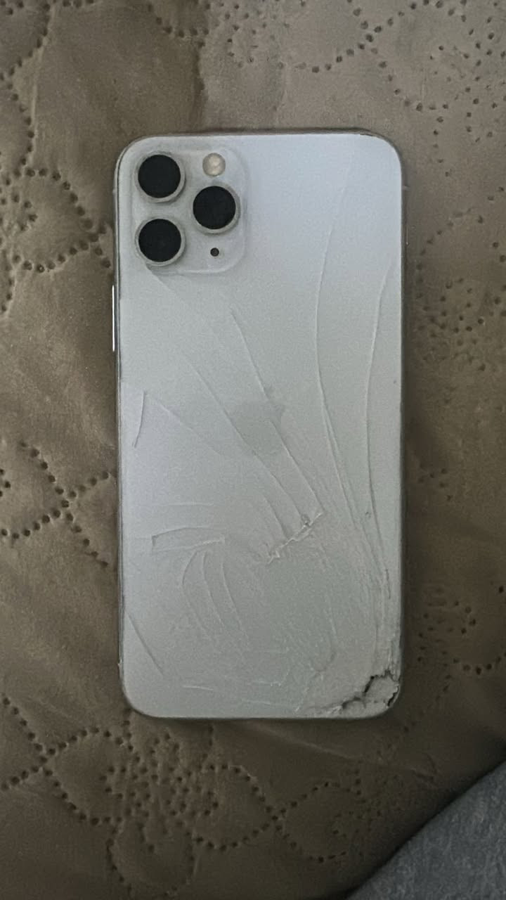 🛑 سعر ممتاز  🛑
تلفون ايفون 11 برو
لون ابيض
نسبة البطارية ضمن الصور
ذاكرة 64 
العيب الوحيد انه الظهر مالته مكسور
مابي اي عطل تفحصة ع راحتك 
السعر 175 الف دينار


**إذا كنت صاحب هذا الإعلان وتريد حذفه لأي سبب، رجاءا أرسل رسالة إلى الدعم الفني**