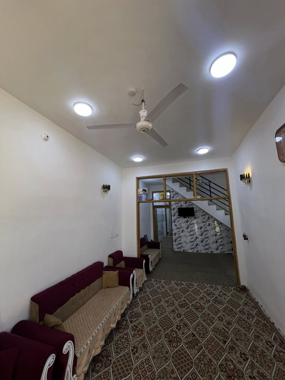 دار للبيع 
المساحه 120 متر طابو زراعي 
طابقين 🔥 بناء حديث 2025
موقع البكرلي الثالثه قرب جامع سلمان المحمدي يبعد عن شارع 30 متر 
كافه خدمات متوفر بيه 💁
يحتوي على غرفتين نوم 💤 وصاله وكلدور ومطبخ ومحمع صحي وكراج
السعر 80 مليون 
ليرغب بشراء مراجعه المكتب….
***********
***********
عقارات املاك العراق 🇮🇶 
حاتم الدغيري
