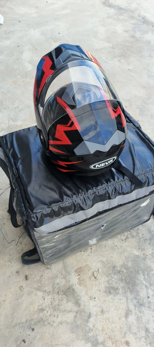 جوه السوك  خوذه فج قلاب مضلل + شفاف + صندوك دلفري النضافه كدام العين 
رايدهن ب45 الف وبيهن مجال 
للأتصال *********** مكاني العلم
