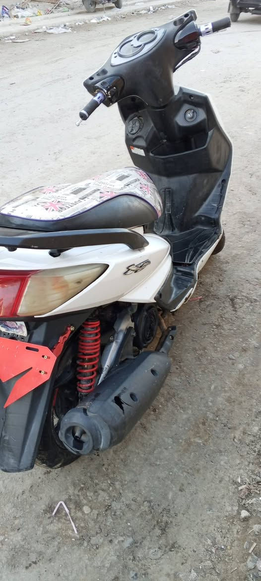 دراجة سكنس للبيع فحل نوزل خطين سعر 450بيه مجال مكينه خير من الله مكان شعلة ***********4
