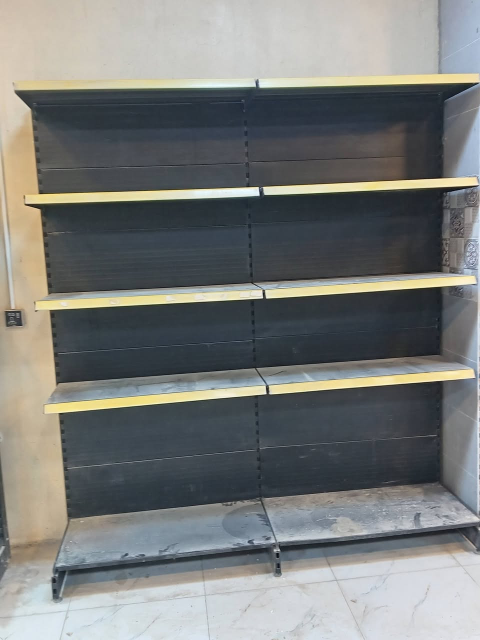 سلام عليكم رفوف عدد 5 كاملات سكك كامله وستخدام قليل سعر الرف الواحد 75. الف عنوان النجف الاشرف ناحيه الرضويه.... اتصال ***********
