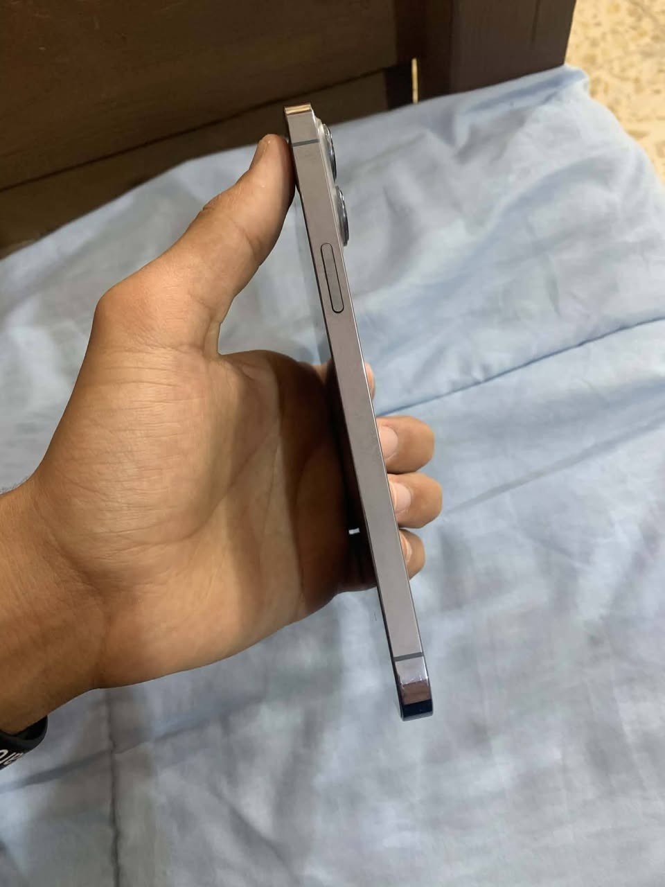 السلام عليكم
للبيع 
iPhone 13 Pro max 
ذاكره 256
 بطاريه 75 
الجهاز مبدل شاشه نوعيه حيل زينه  
والضهر مكسر ومن وكع كام يقره كامره  غير معروف 
بس شغاله
فيس ايدي شغال 
كامرات شغاله 
سماعات. كلشي شغال الجهاز 
شاصيه شخط مابي 
 السعر ب410 بي مجال. 
مكان تكريت. 
الاتصال ***********
