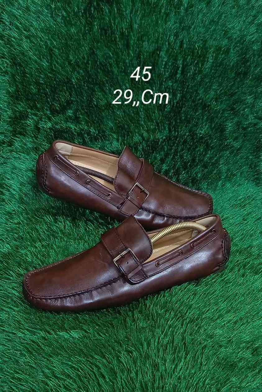 👟رسمي  تران شوز واحذية قدم 
اووربي اصلي  مستخدم  قياسات مختلفه 
لمعرفة الاسعار راسل الحساب 📱💐 
***********يوجد توصيل جميع المحافظات 🚛
