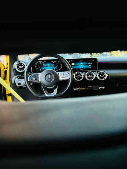 مرسيدس A180 2019 
فول فول مواصفات بصمه شاشه متصله 
لايت عدسه 
انضمه قياده 
شاشه لمس 
داخل 64 لون 
ويل 18 اصلي 
بدي كت 45 
احزمه صفر 
ماشيه 52 الف
(بدون فتحه) 
السياره نضيفه وجاهزه كير ومحرك بلاديات 
بدون نقص جاهزه 
وارد المانيا ضمان دولي 
بيها صبغ شبر بالجنطه بدون حادث بدون ايرباك 

***********
ياسر الراوي

مكانها حي الجامعه
