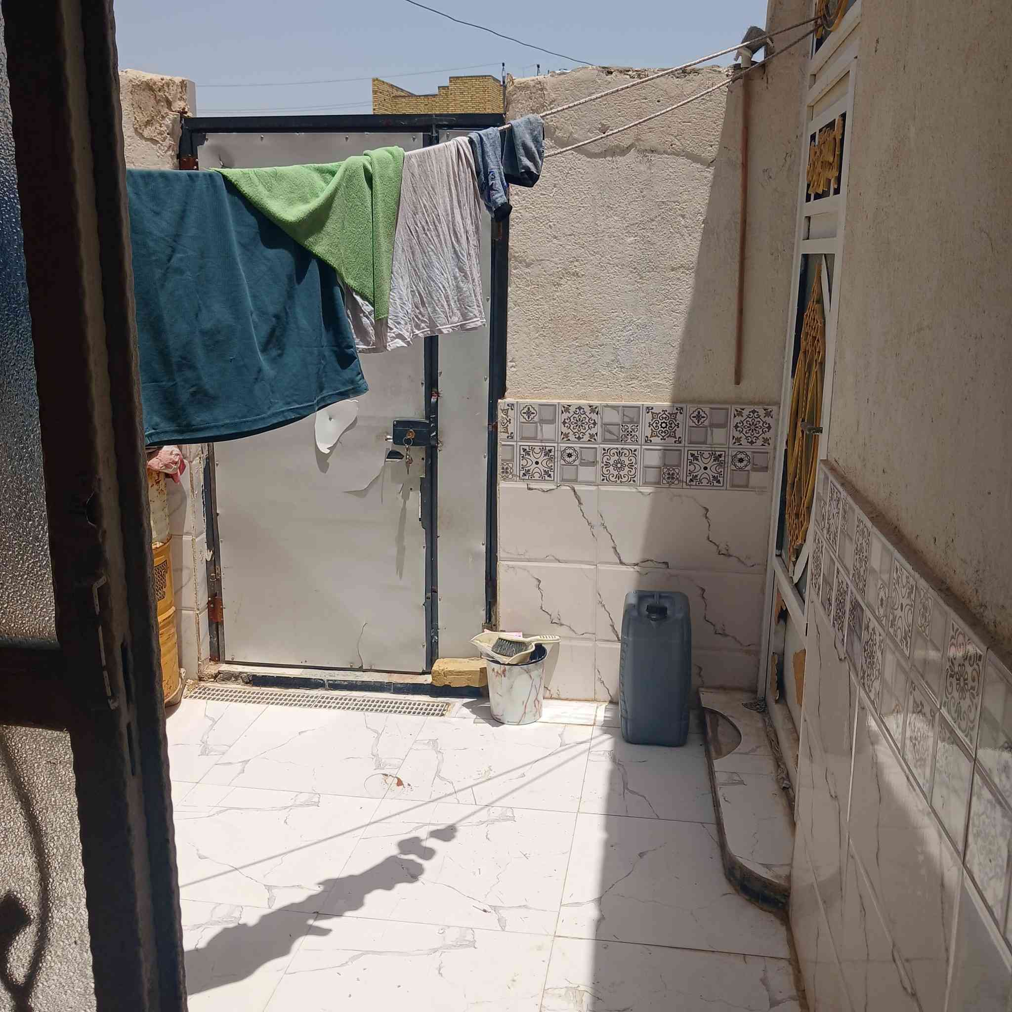 بيت للبيع في سديناويه مساحه 110 فرع المصتوصف يتكون من غرفه وديوانيه ومطبخ وحمام داخلي السعر 46 وبي مجال  الاستفسار ع رقم***********
