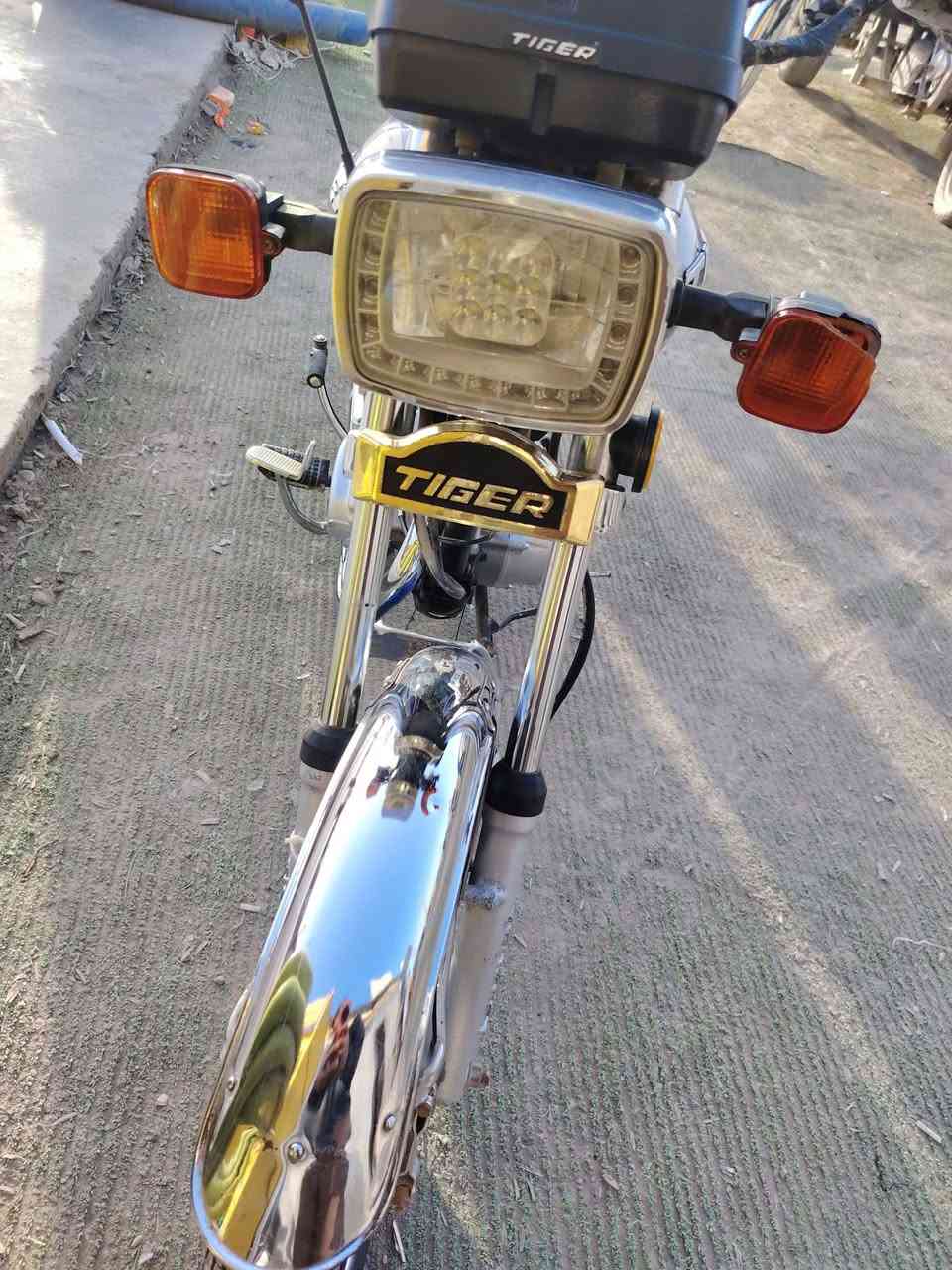 سلام عليكم درجه لبيع موديل 21 اوراق درجه مكفوله من كلشي سعر 550 بيه مجل رقم***********
