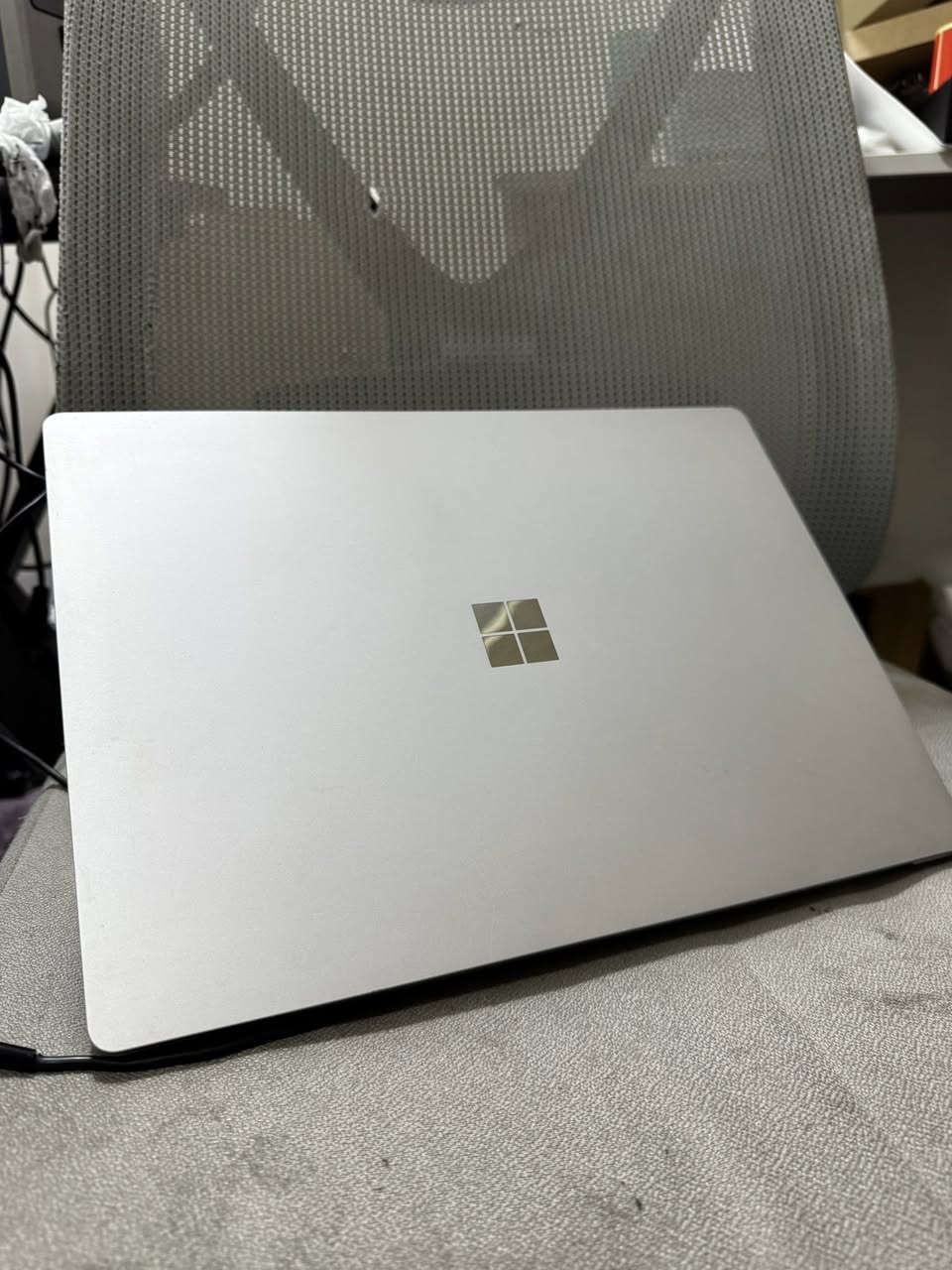 Surface laptop 3 15
بيع فقط 
Surface Laptop 3 
لمس 2k 
Core i7 1065  الجيل العاشر 
 رام 16GB DDR 4.
• **الهارد**: 256GB  قابل للزياده  SSD (سريع جداً).

• **كرت الشاشة**:  8GB Intel Iris Plus.
• **البطارية**: تدوم لفترة طويلة 6-8 ساعات .
• **المميزات**: تصميم أنيق، خفيف الوزن، وكيبورد مريح
مصنوع من  معدن ألومنيوم و جلد الكانترا الإيطالي .
بيع فقط 
السعر 650  الف


**إذا كنت صاحب هذا الإعلان وتريد حذفه لأي سبب، رجاءا أرسل رسالة إلى الدعم الفني**