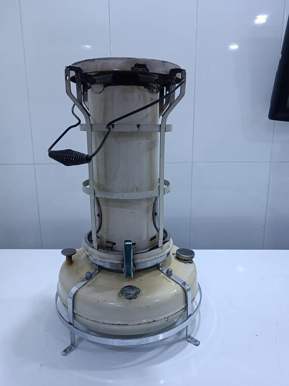 صوبة علاء الدين حوض نحاس نظيفة نارها زركة بدون غاز تصعيد وتنزيل الفتيلة شغال بدون لحيم السعر ٩٠ ألف يوجد توصيل جميع محافظات العراق للتواصل على الخاص او على الرقم ***********
