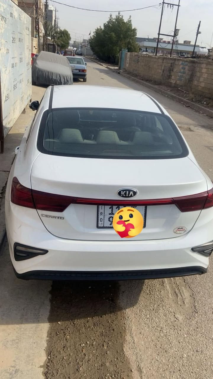 السلام عليكم للبيع سيراتو 19 خليجي  رقم بغداد ماشيه120  الف باسمي
تحويل مشروع وطني
#المواصفات 
محرك 1600
تبريد قطعتين 
داخل لونين 
مري شفط 
أشاير بالمري 
خمسه ويل كب
تحكم ستيرن 
نضامين
سويج شخاطه عدد أثنين
تخم تاير + باتري جديد
السياره مال جناي .
السياره ع وضع الشركه .
باقي المواصفات معروفه 
#السعر146 وبيه مجال قليل

للأستفسار الأتصال على الرقم
***********
العنوان بغداد
