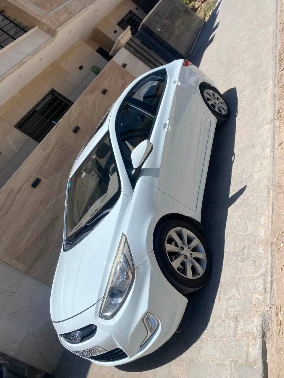 السلام عليكم للبيع هونداي اكسنت ٢٠١٦ خليجي فول موصفات فتحه حساس خلفي 
محرك ١٦٠٠ رقم بغداد انكليزي بسمي تحويل ثاني يوم سياره جديده مال بيت اي نقص مابيه كير محرك صدر تبريد ثلج 
مكفوله من الضربه بيه بس ربع الباب الخلفي صبغ وبارد موضع بلسونار 
مكاني بغداد كريعات سعر١٠٥ 
الشراي يتصل مكلف بلنشر 
***********
