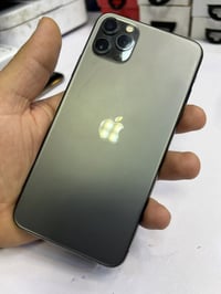 ١١ برو ماكس مبدل بطارية وشاشة سعرة ٣٠٠ مكاني بغداد ٠٧٧٣٩٥٩٠٩٠٣