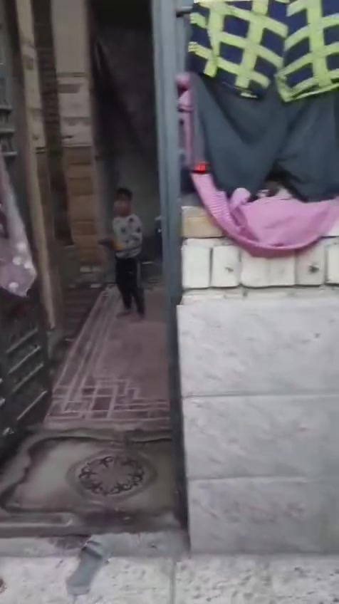 بيت البيع المساحه ٧٠ متر طابقين كما موضح في الفديو الشارع بيه خدمات المجاري كملت مالت الفرع بقى فد التبليط العنوان سبع قصور المشروع جهه المدينه مقابيل حي الكوفه التواصل على الخاص أو الاتصال على رقم ‏‪***********‬‏ 
السعر خاص
