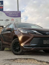 تويوتا سينا هايبرد 2024 xle السياره حاليا بارييل رقم كاتي   تترقم احمر...