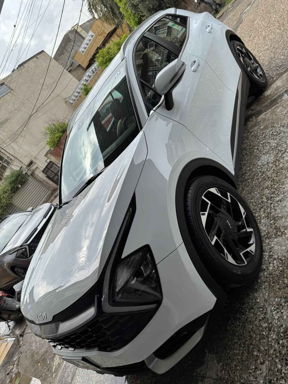 السلام عليكم للبيع فقط سبورتج 2022 خليجي 
محرك 2.0 دوش موصفات عاديه سويج حساسات كامره رادار جانبي تحكمات ستيرن وانضمة قيادة وباقي الموصفات معروفه ماشيه 85KM بيه 3 مكانات بارد وبيه كم حالوبه قليلات جداً ممبينات الباقي مكفول صبغ تبديل مكفوله السياره جديده جداً مابيه اي نقص سعره 192$ورقه وبيه مجال 
مكانه بغداد زيونه ***********
