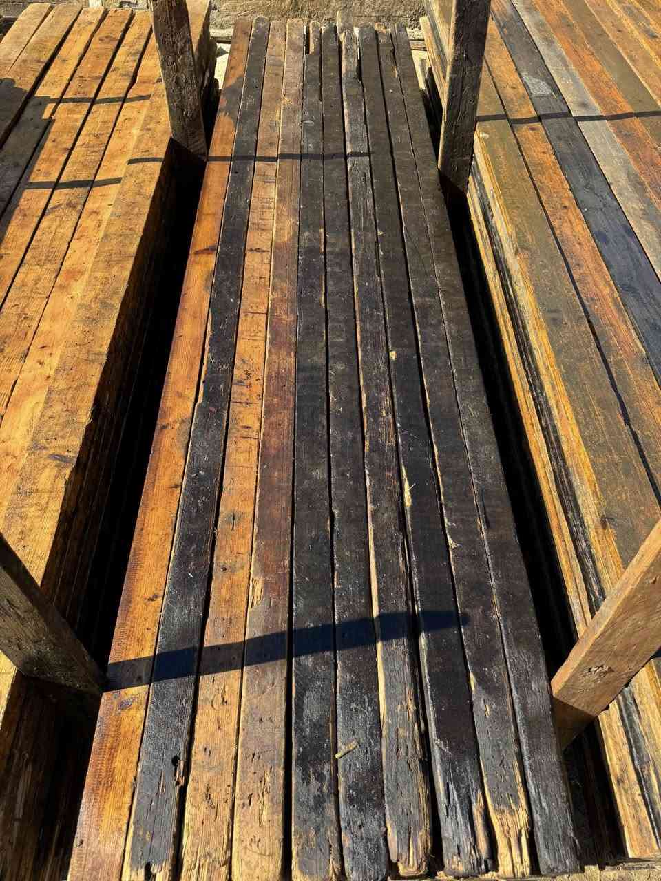 قالب خشب للبيع  عدد 15 مكعب وربع ( أنج تارس روسي شرط ) نظافته 90 بلمية ***********
