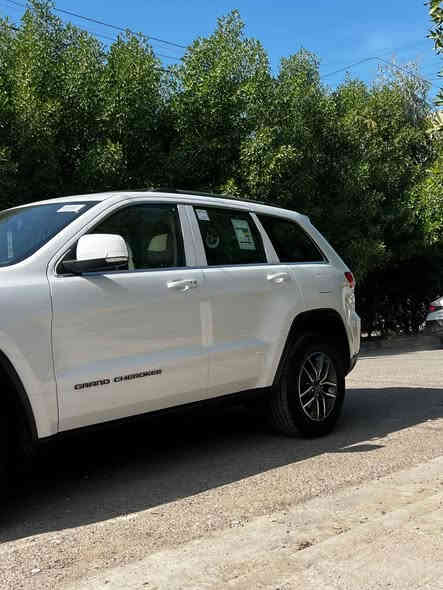 السلام عليكم 🌷🌷
للبيع جيب 2019 ❤️
خليجية وكالة ❤️
بأسمي بغداد الجديد هزة وسنوية كلة جديد🌷 
جاهزة بدووون اي نواقص 
مكينة وكير وصدر وتايرات وبطاريات  كلة جديد 
داخلها جديد لاشك ولا معيوب 
عندي بيها صبغ ربع من البنيد اثر دحجة 
من زمان من اخذناها قبل 4 سنوات تقريبا
غيرها مكفولة من 
فتح وشد وتبديل وايرباك وبارد..
🌷🌷🌷🌷
مواصفات حلوة بيها وموجودة بلصور 
ماشية 130 كم..
م/ ***********
مكاني الكرخ حي التراث
